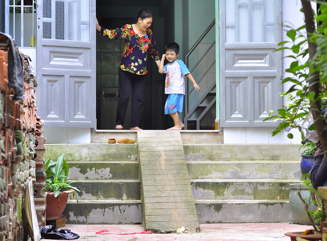 Nang nen nha len 1,5 m de tranh ngap lut hinh anh