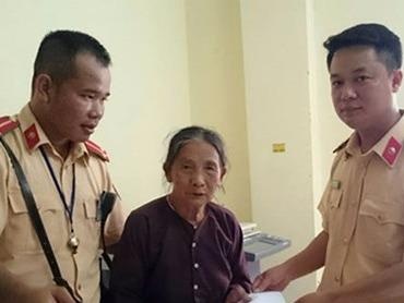 Cu ba 80 tuoi mat hanh ly bi xe khach bo lai giua duong hinh anh