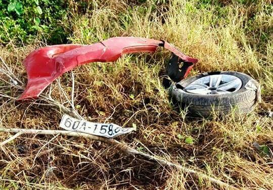 xe con rơi xuống suối ảnh 2 xe con roi xuong suoi anh 2