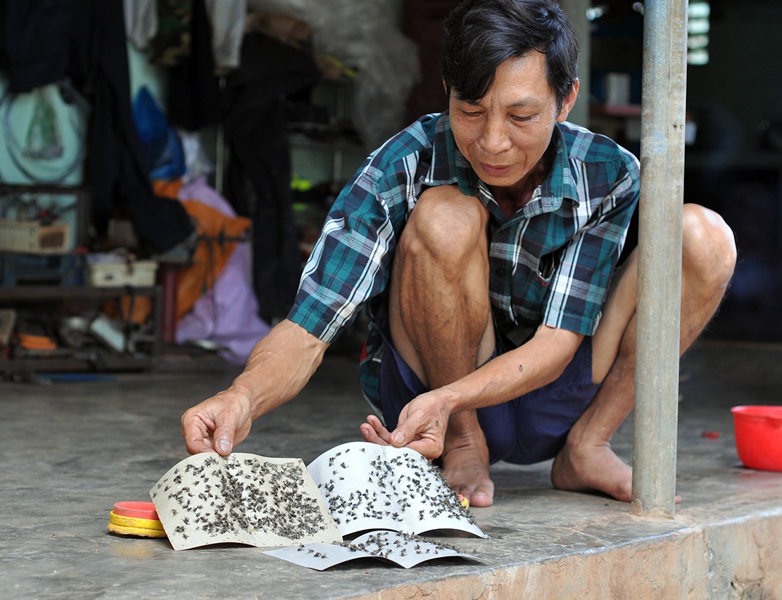 Nguoi dan 4 xa song kho vi bai rac hoi thoi hinh anh