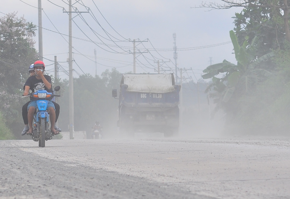 Cung duong dai 5 km mu mit bui tu sang den dem hinh anh