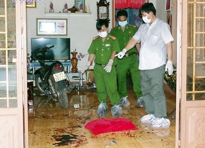 Chiec xe la gan noi ong lao guc chet hinh anh