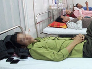 Can bo kiem lam bi danh dap la lach khi nhac nho ngu dan hinh anh