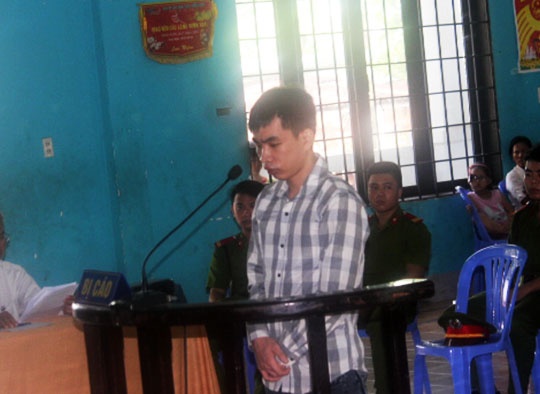 Giet nguoi vi chiec mu bao hiem anh 1