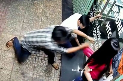 Hai thanh nien den dam ruoc dau cuop giat tai san hinh anh