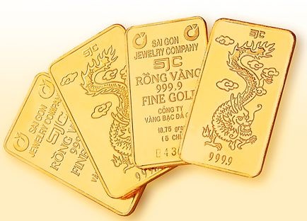 Thieu nien ru ban ve nha trom vang cua me hinh anh