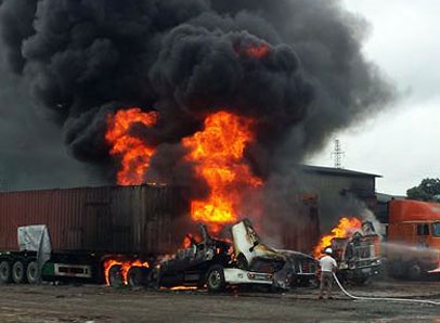 Xe container boc chay du doi tren cao toc Long Thanh hinh anh