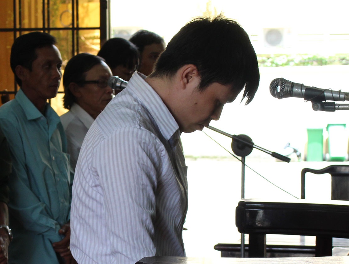 14 nam tu cho thanh nien dam chet tinh dich hinh anh