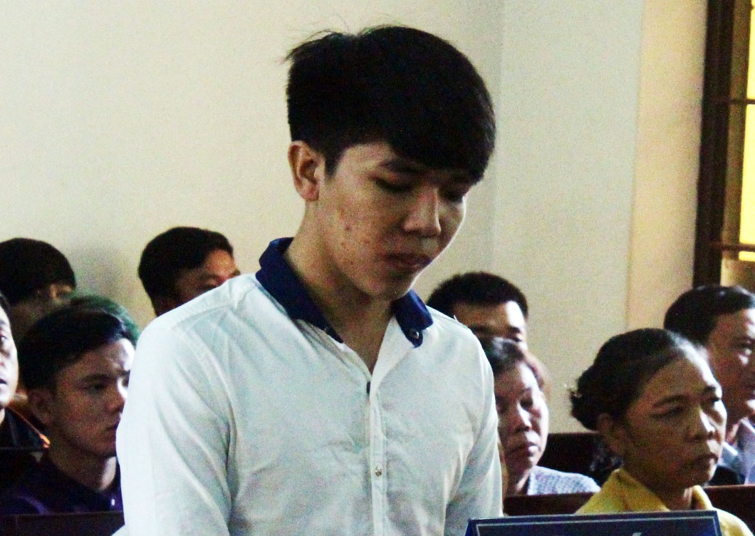 Den chuc Tet roi dung dao dam chet ban gia chu hinh anh