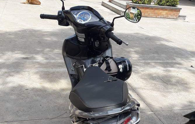 Nghi can trom xe may bi nguoi dan danh gay tay hinh anh