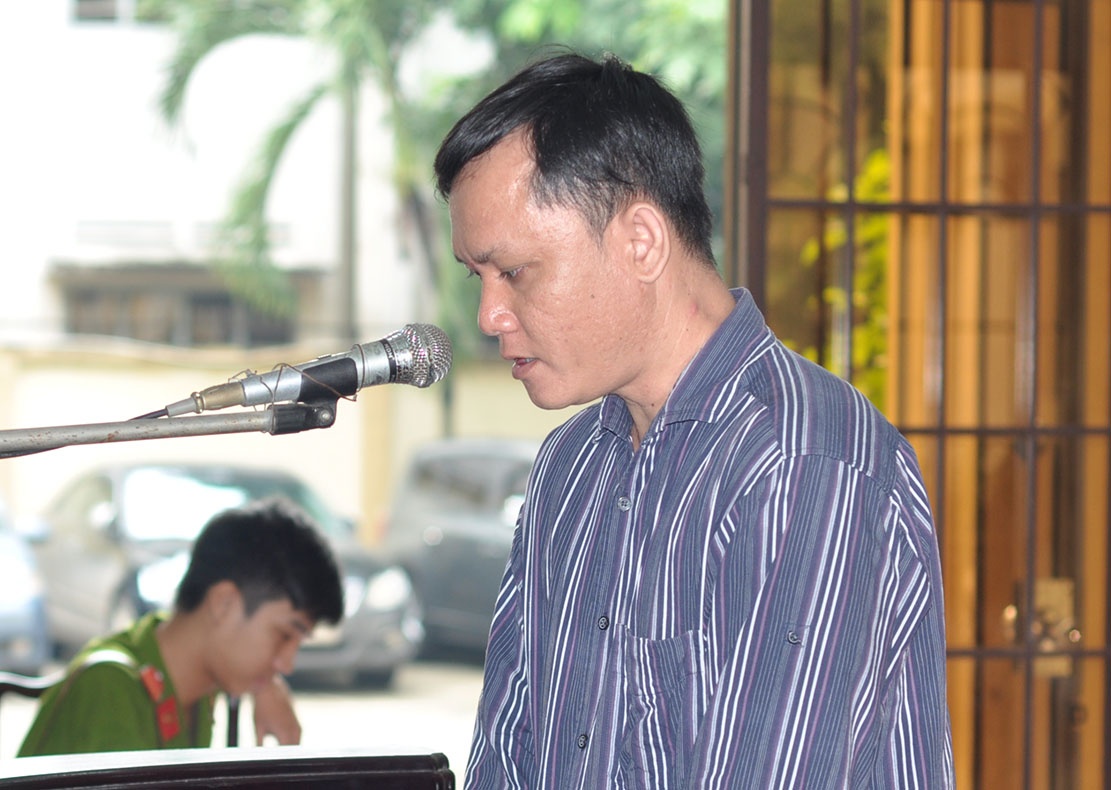 Thue oto roi cam co lay tien sang Campuchia danh bac hinh anh