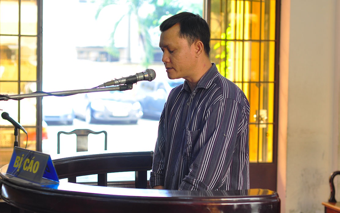 cam co oto lay tien danh bac anh 1