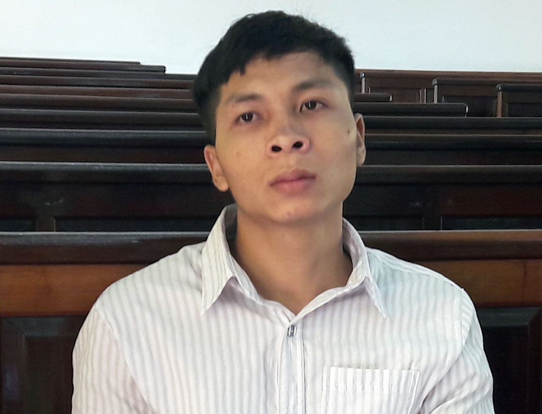 Hung thu sat hai anh vo roi den cong an dau thu hinh anh