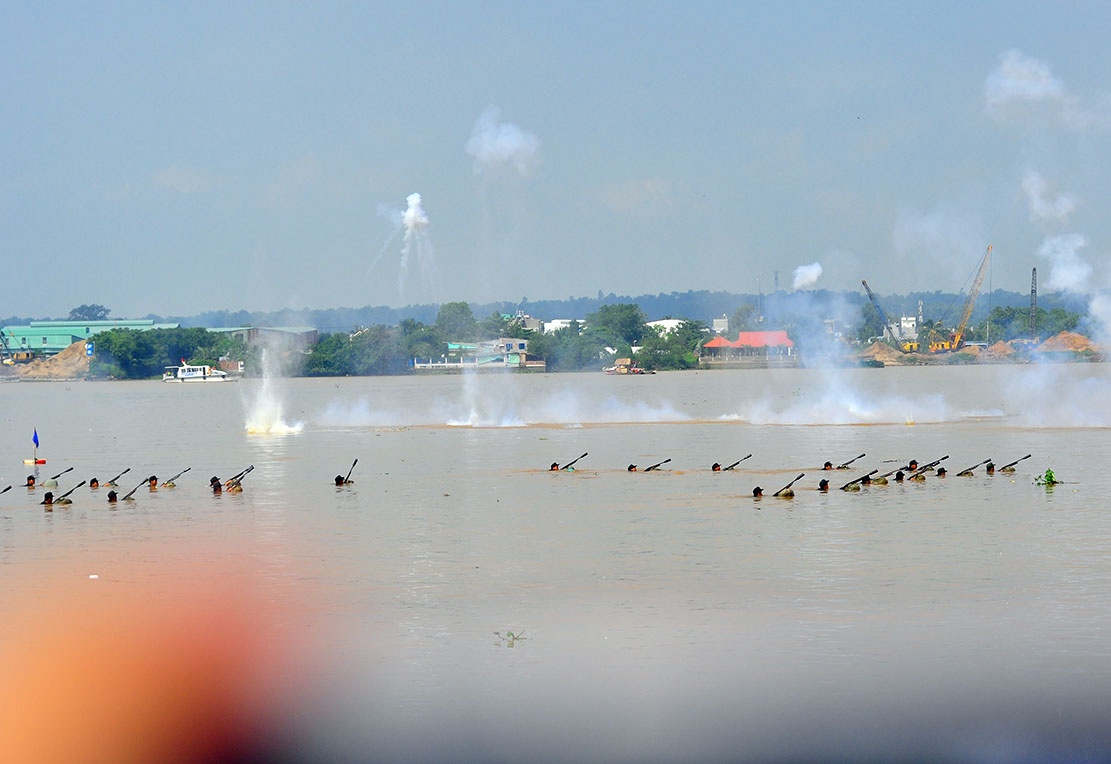 dien tap chong thien tai,  toi pham anh 6