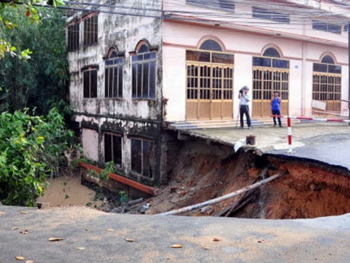 nước cuốn sập cầu ảnh 1 nuoc cuon sap cau anh 1