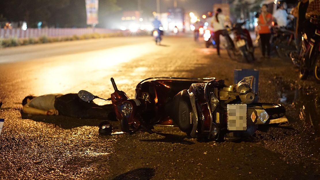 Sup o ga, cong nhan nga xuong duong bi oto can tu vong hinh anh