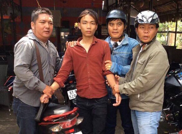 hiệp sĩ bắt thanh niên lừa xe máy ảnh 1 hiep si bat thanh nien lua xe may anh 1