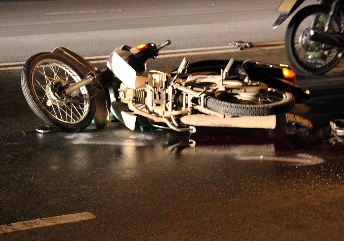 Hai thanh nien bo tron sau tai nan chet nguoi hinh anh