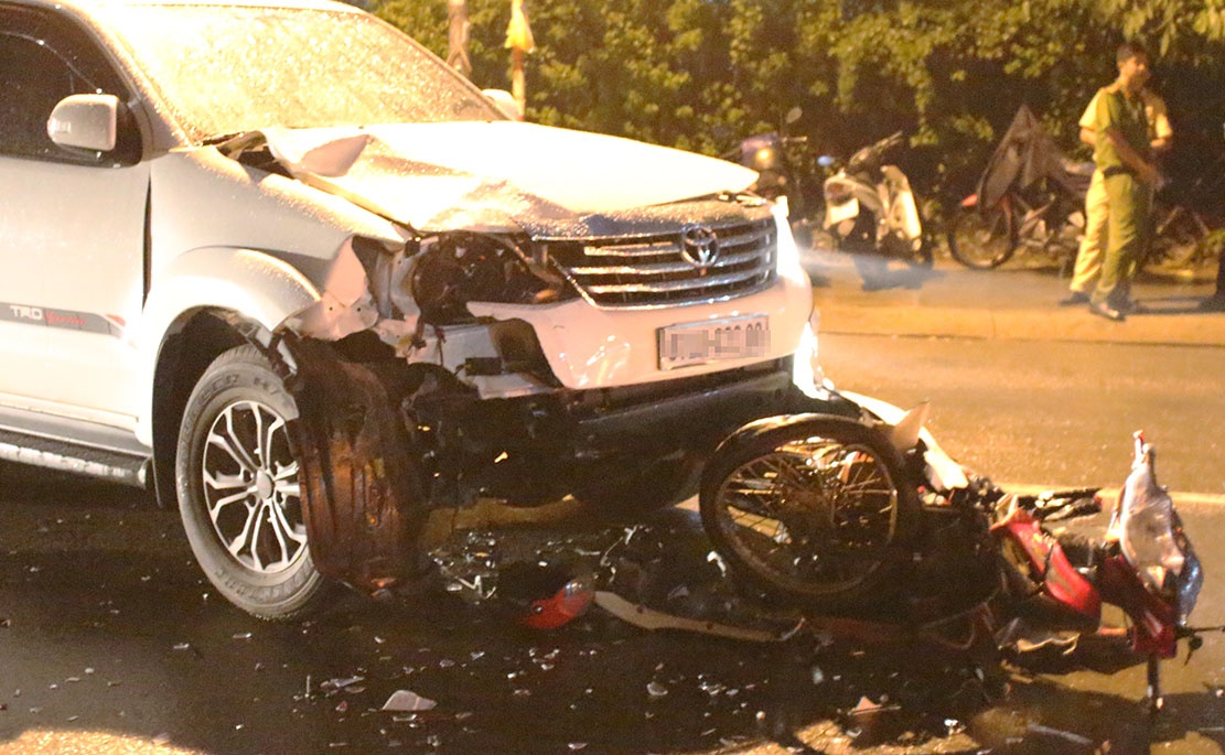 Nguoi nuoc ngoai lai oto tong chet nguoi o Binh Duong hinh anh