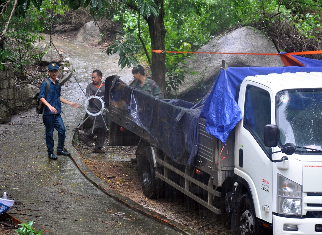 dua may bay roi xuong nui anh 1