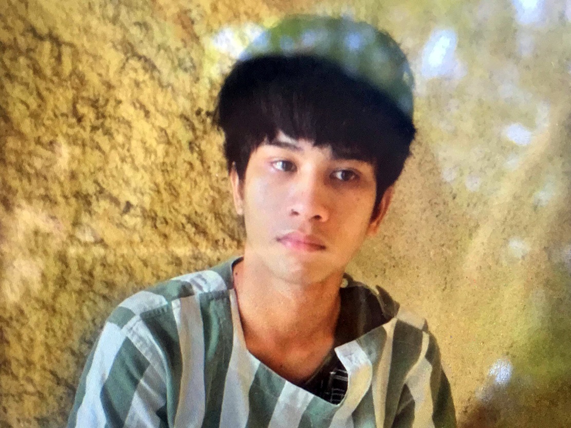 Thanh nien sat hai ban gai vi bi che ngheo hinh anh