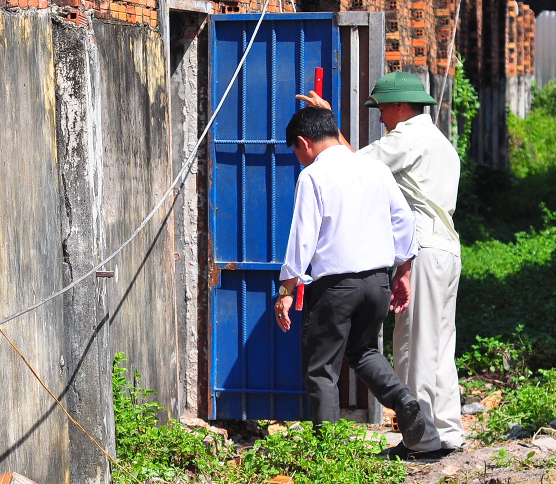 Bat hai nguoi cam dau cuoc tron trung tam cai nghien hinh anh