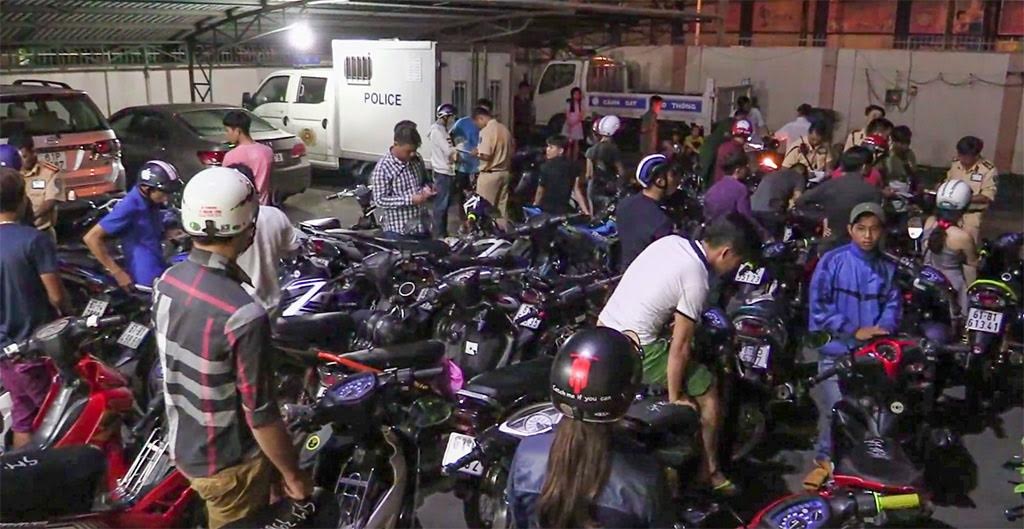 cong an bat quai xe anh 1