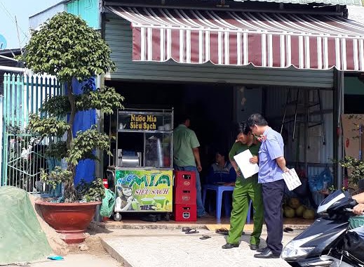 Nguoi ban ve so tu vong trong phong tro khoa cua hinh anh