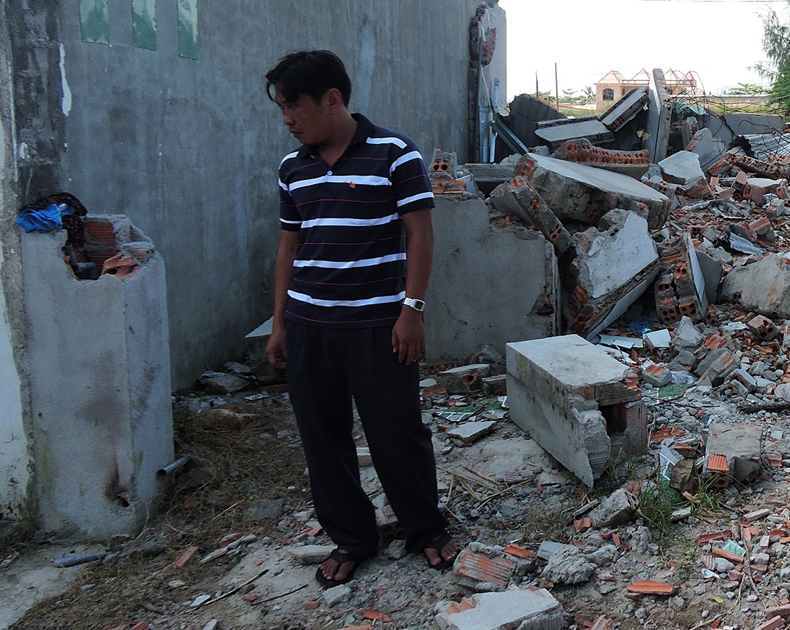 can bo do thi bi bat anh 2