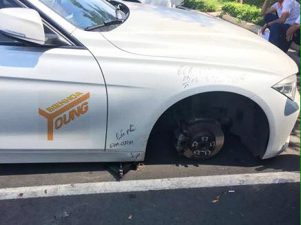 bị trộm bánh trước ôtô ảnh 1 bi trom banh truoc oto anh 1