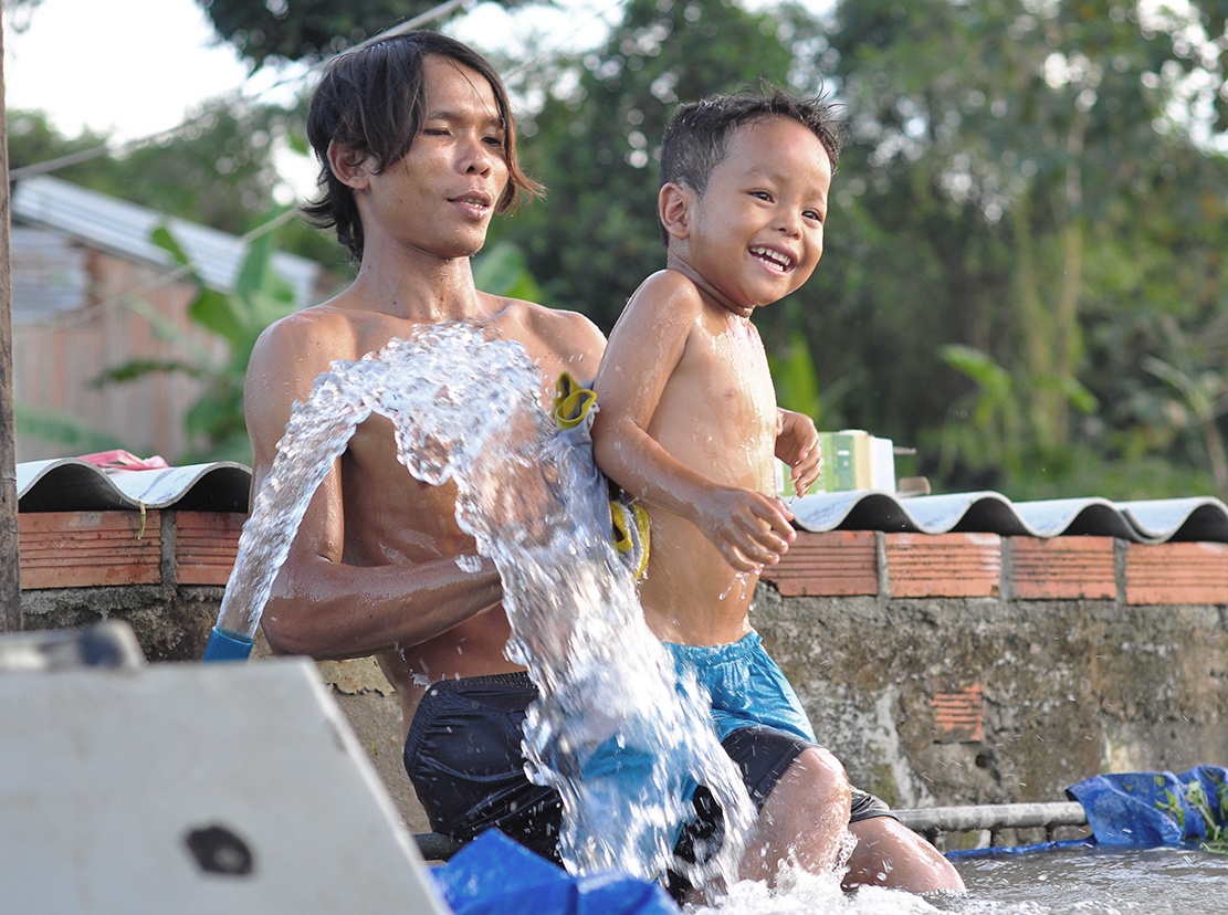 Ngam minh duoi nuoc lam thue anh 13