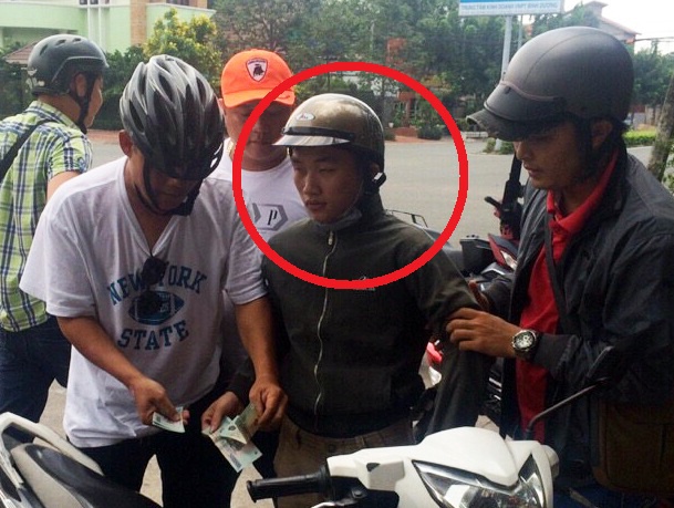 Nhat duoc tui xach, doi chu nhan 5 trieu dong tien chuoc hinh anh