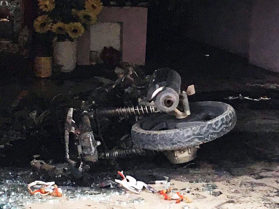 đập phá rồi đốt nhà ảnh 1 dap pha roi dot nha anh 1