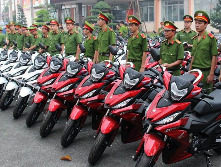 Binh Duong chi 4 ty mua 100 moto cho cong an bat toi pham hinh anh
