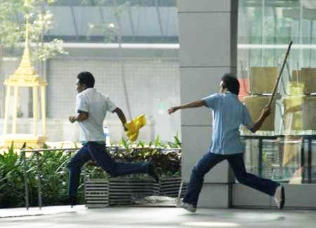 Nghi an bao ve khu cong nghiep bop co, doa giet phong vien hinh anh