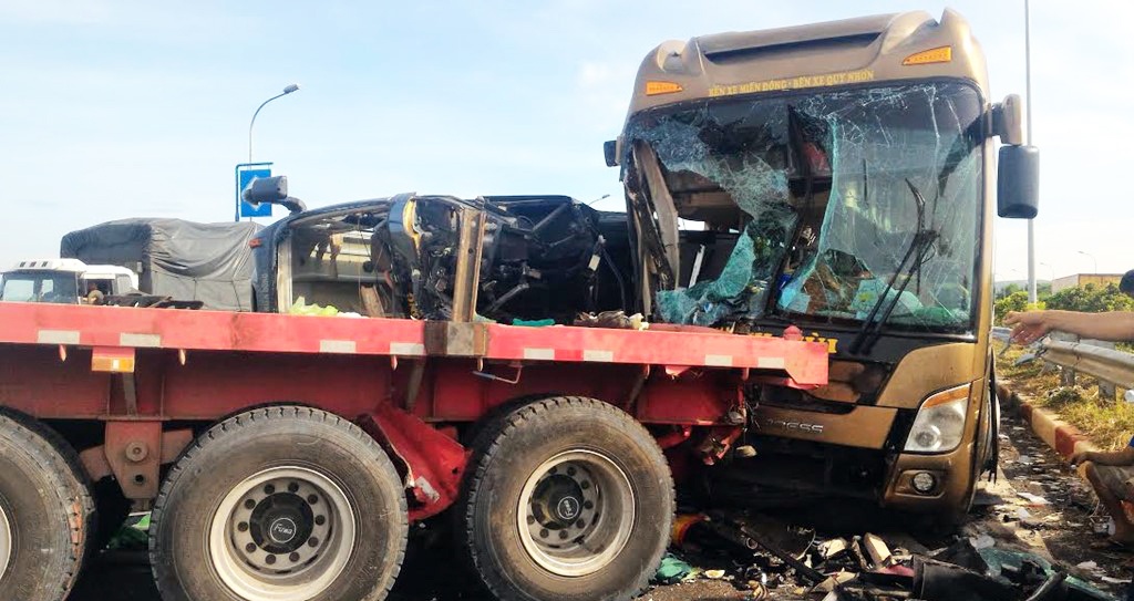 Tai nan day chuyen o cao toc Long Thanh xay ra sau vu no lop hinh anh