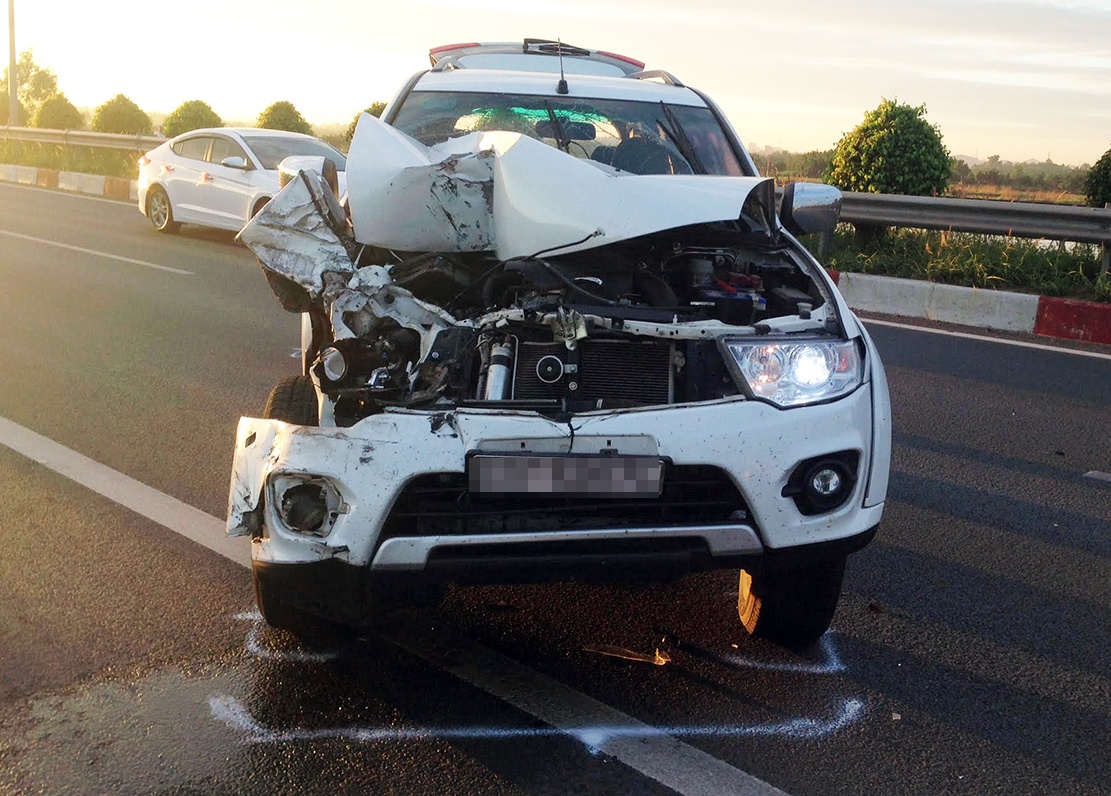 Hai tai xe thoat chet sau tai nan tren cao toc hinh anh