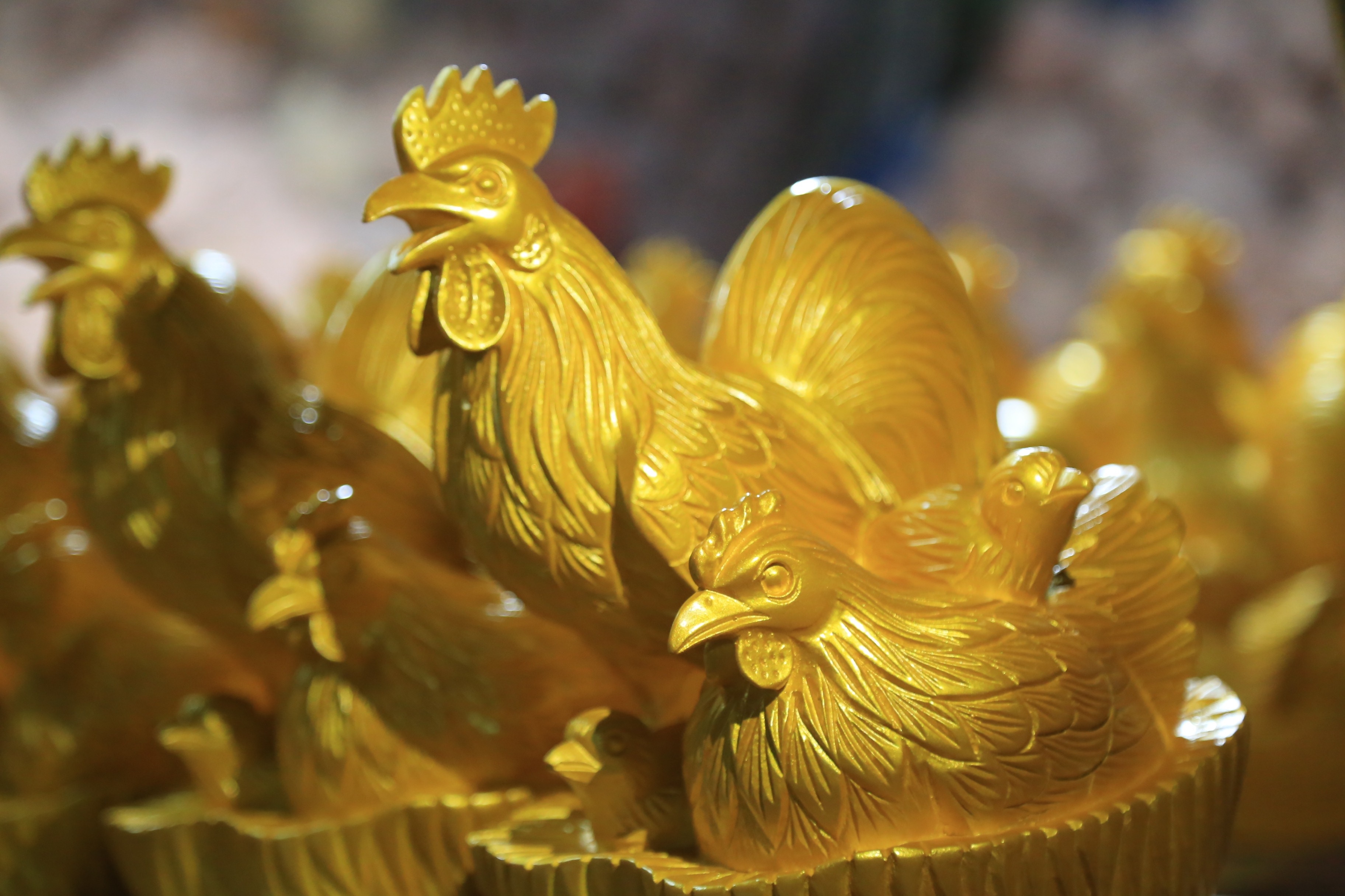 San xuat gom ga vang phuc vu Tet hinh anh