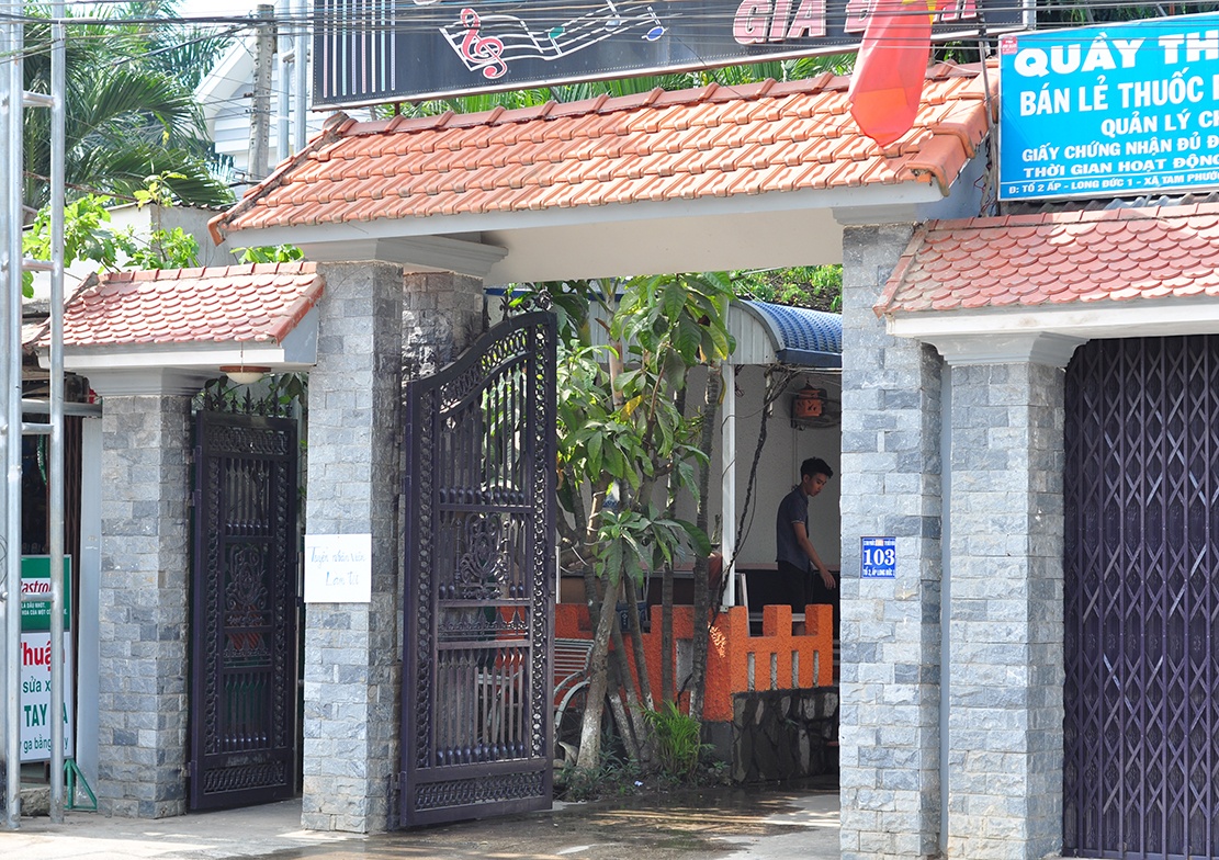 Nu bi thu ke luc duoc 14 can bo xa giai cuu o quan karaoke hinh anh