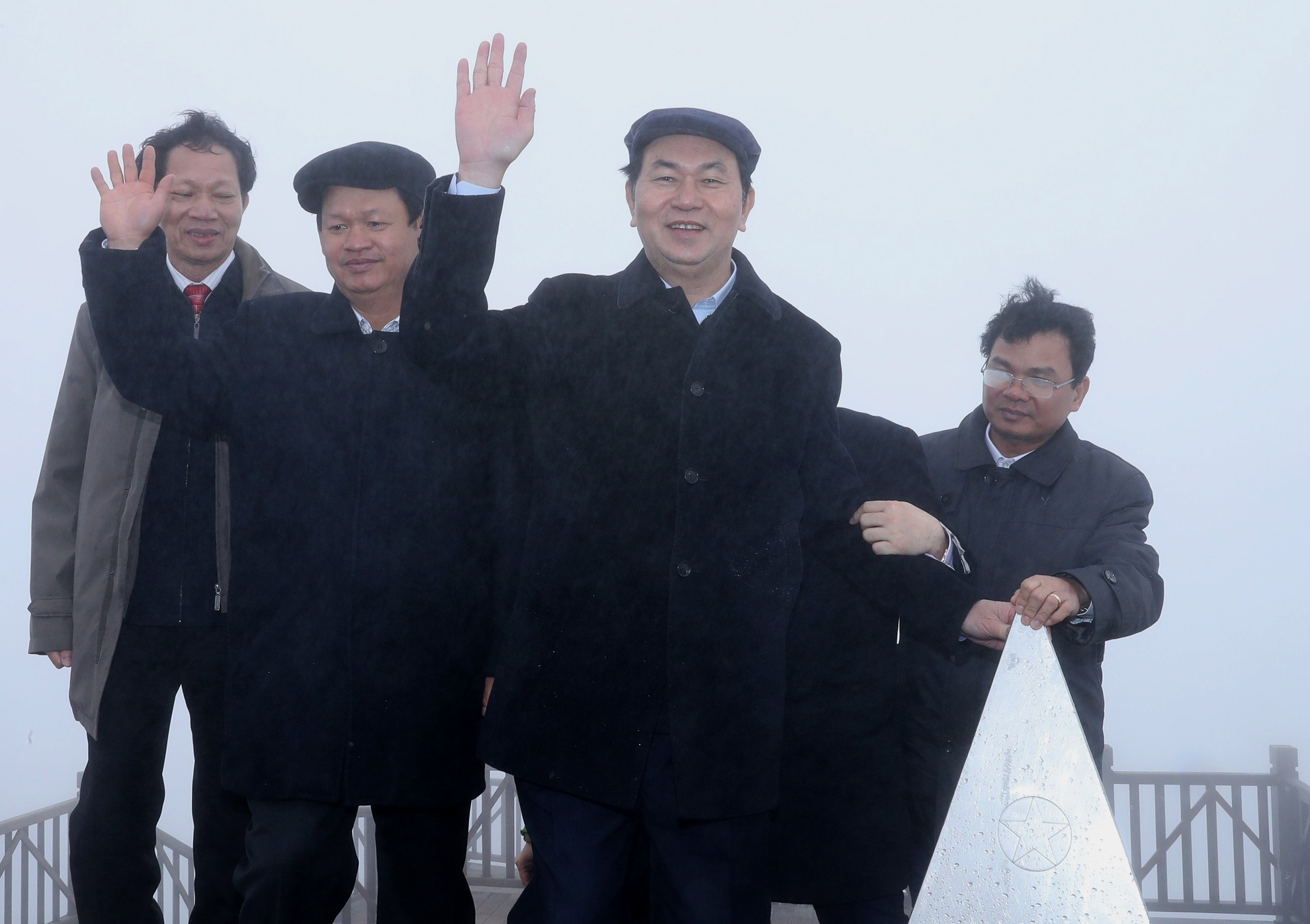 Chu tich nuoc du le thuong co tren dinh Fansipan hinh anh