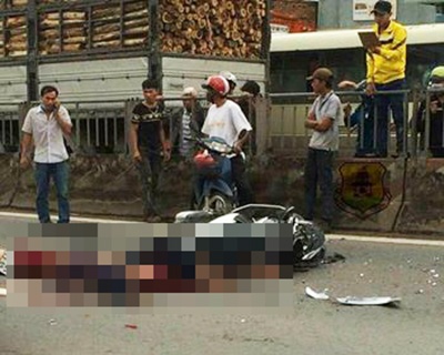 Chay vao lan duong oto, 3 thanh nien di xe may bi tong chet hinh anh