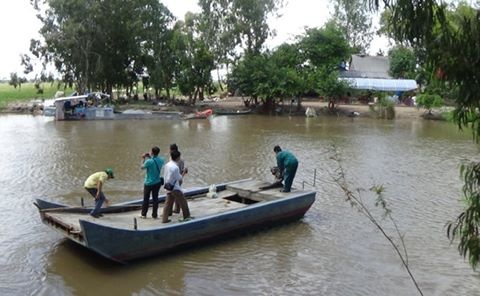 Khoi to lai ghe cho hon 30 khach di dam cuoi bi chim hinh anh