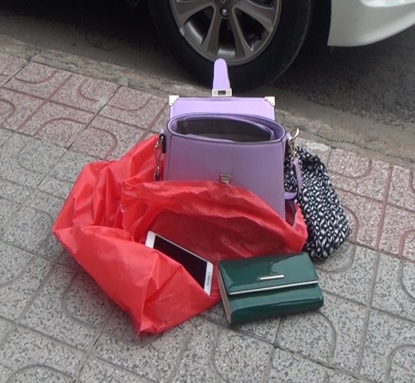 dap kinh oto de trom anh 1