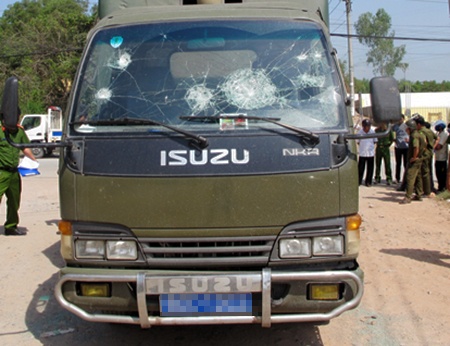 Dap pha xe canh sat giao thong anh 1