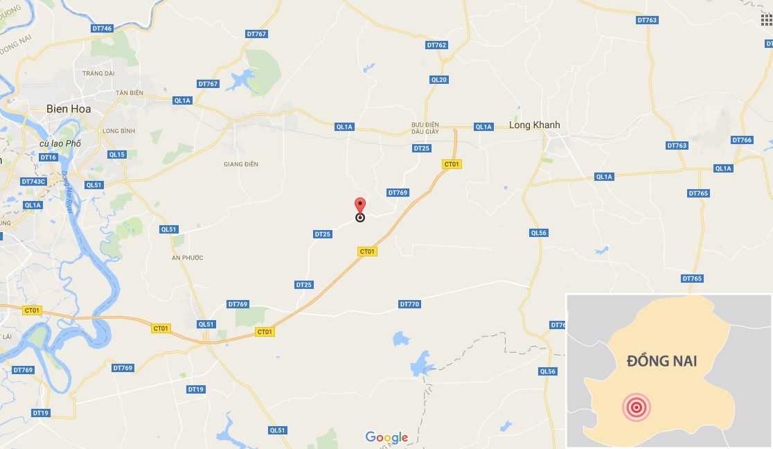 xe khách đâm quán cà phê ảnh 2 xe khach dam quan ca phe anh 2