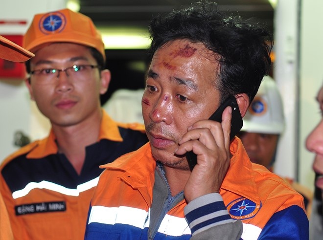 Dua thuyen vien song sot tro lai hien truong tau Hai Thanh 26 bi chim hinh anh