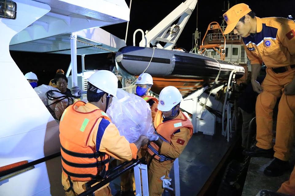 tàu hải thành gãy đôi ảnh 1 tau hai thanh gay doi anh 1