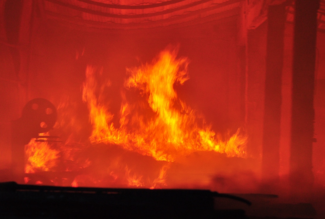 Xuong go chay du doi hinh anh