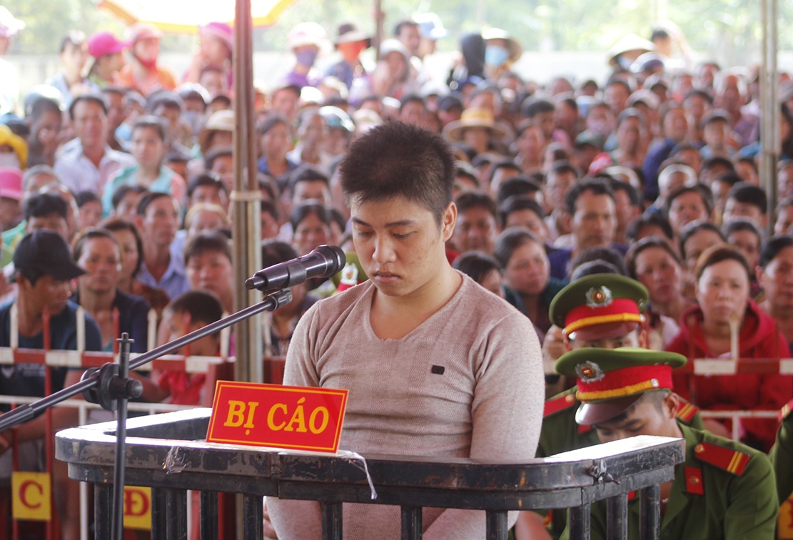 Tu hinh ten cuop giet vo va con truong ban dan van huyen hinh anh