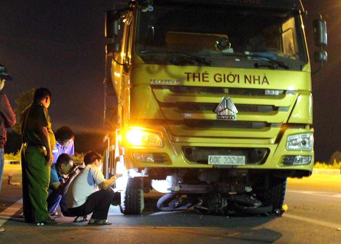 sinh vien bi xe tai can tu vong anh 1